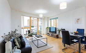 Trendy Queen'S Park Apartment With Views Across London