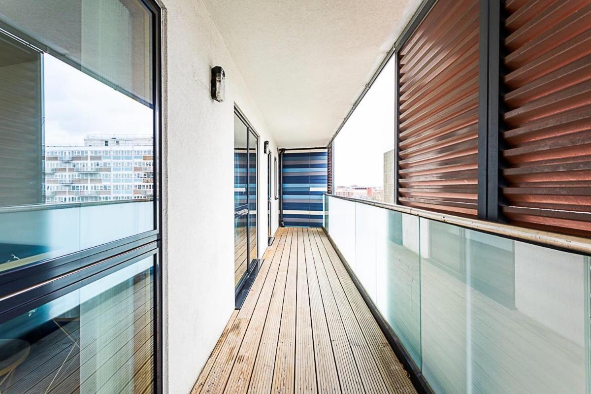 Trendy Queen'S Park Apartment With Views Across Londen Buitenkant foto