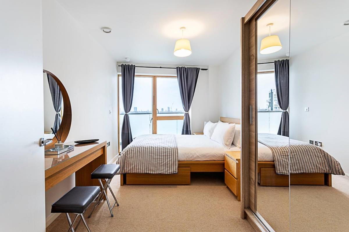 Trendy Queen'S Park Apartment With Views Across Londen Buitenkant foto