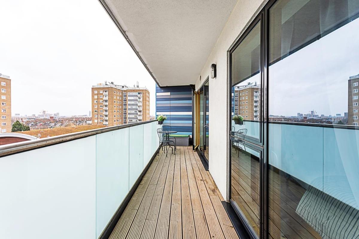 Trendy Queen'S Park Apartment With Views Across Londen Buitenkant foto